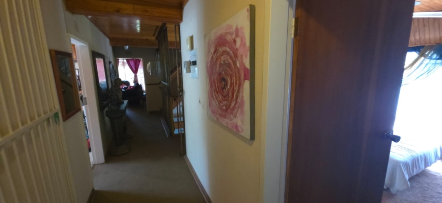 6 Bedroom Property for Sale in Wilkeville North West